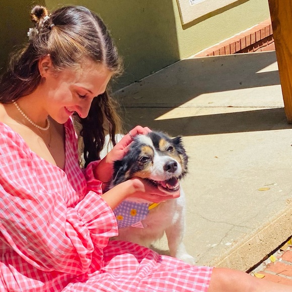 Meet your Posher, Carley - Picture 2 of 5